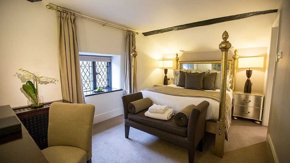 Suite, Main House | In-room safe, desk, laptop workspace, blackout drapes