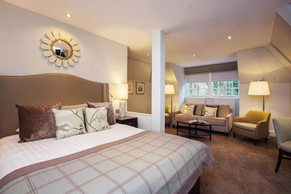 Deluxe Double Room | In-room safe, desk, blackout drapes, iron/ironing board