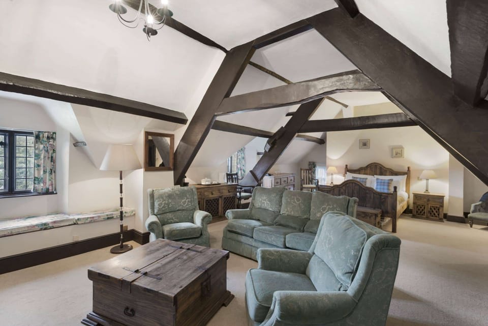 Heritage Double | In-room safe, individually furnished, desk, iron/ironing board