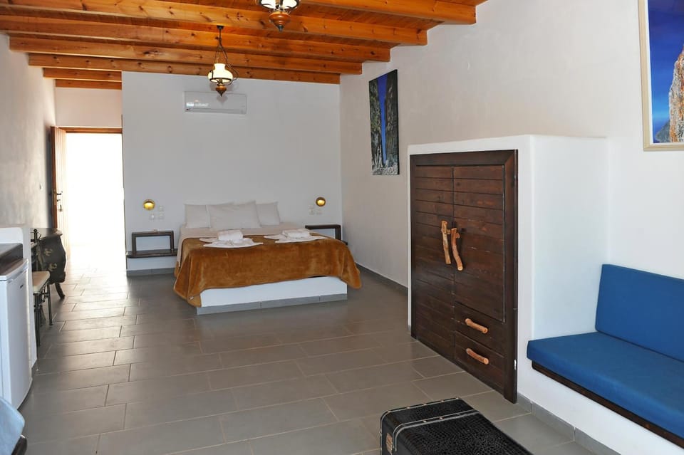 In-room safe, free WiFi, bed sheets