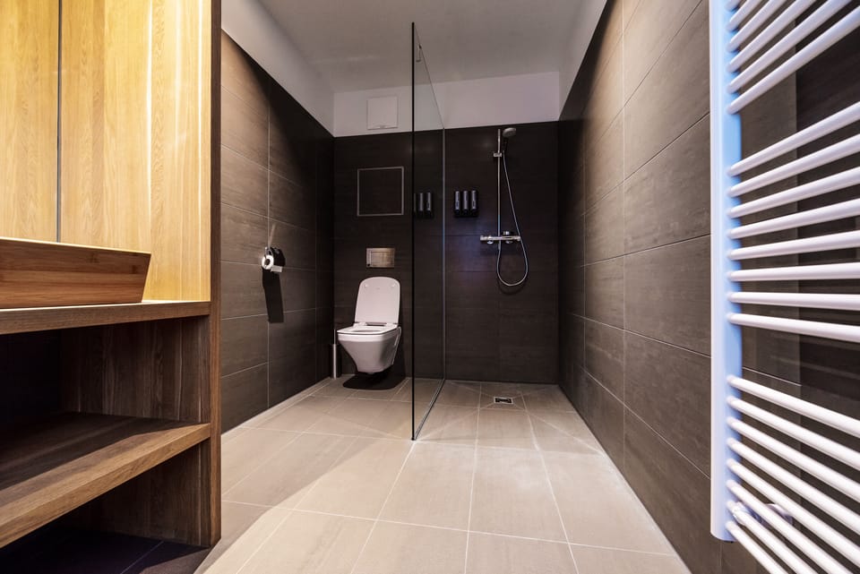 Deluxe Studio Suite, Kitchen (Stay Large) | Bathroom | Shower, free toiletries, hair dryer, towels
