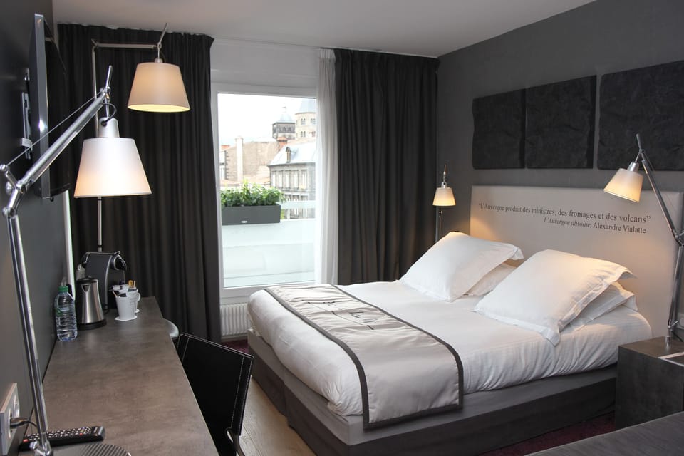 Superior Room, 1 Queen Bed, Balcony, Mountain View (Vue sur Puy de DÃ´me & la CathÃ©drale) | Premium bedding, in-room safe, individually furnished, desk