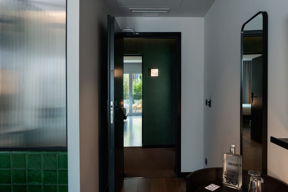 Family Room | In-room safe, desk, blackout drapes, soundproofing