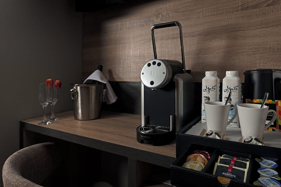 Triple Room | In-room safe, desk, iron/ironing board, free WiFi