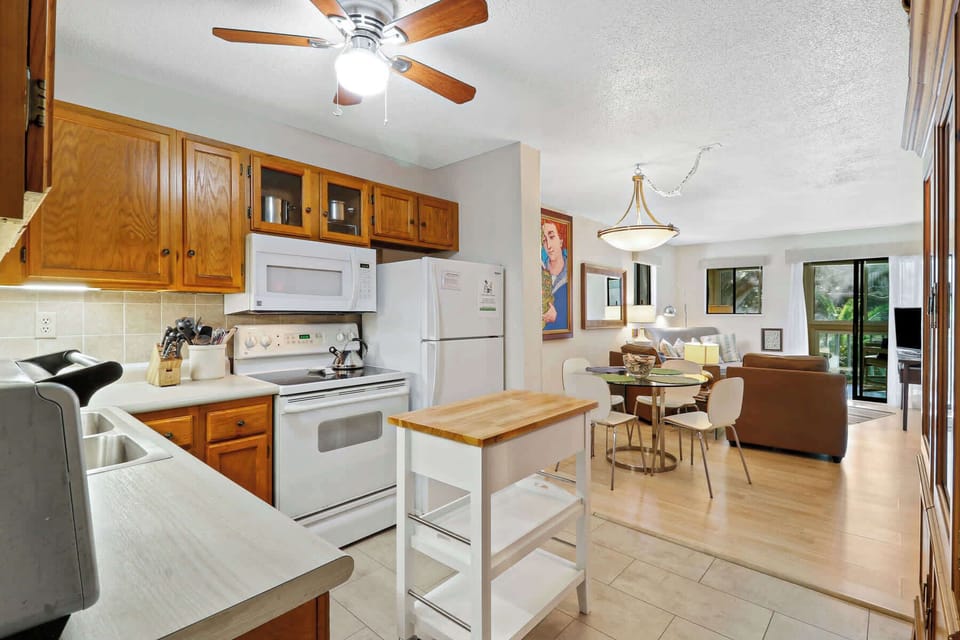 Fully stocked kitchen with dishware and cookware included