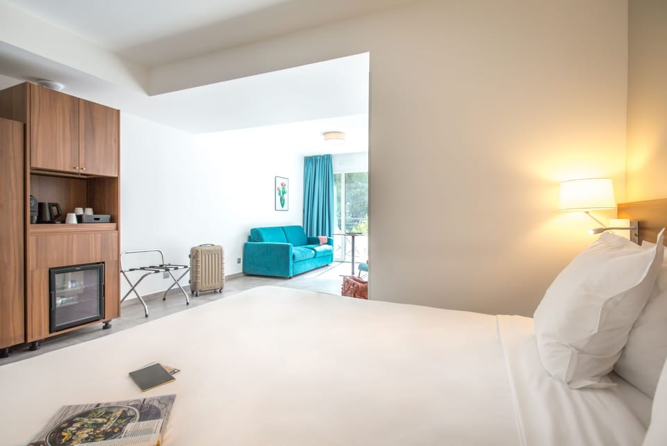 Junior Suite | In-room safe, individually decorated, individually furnished, free WiFi