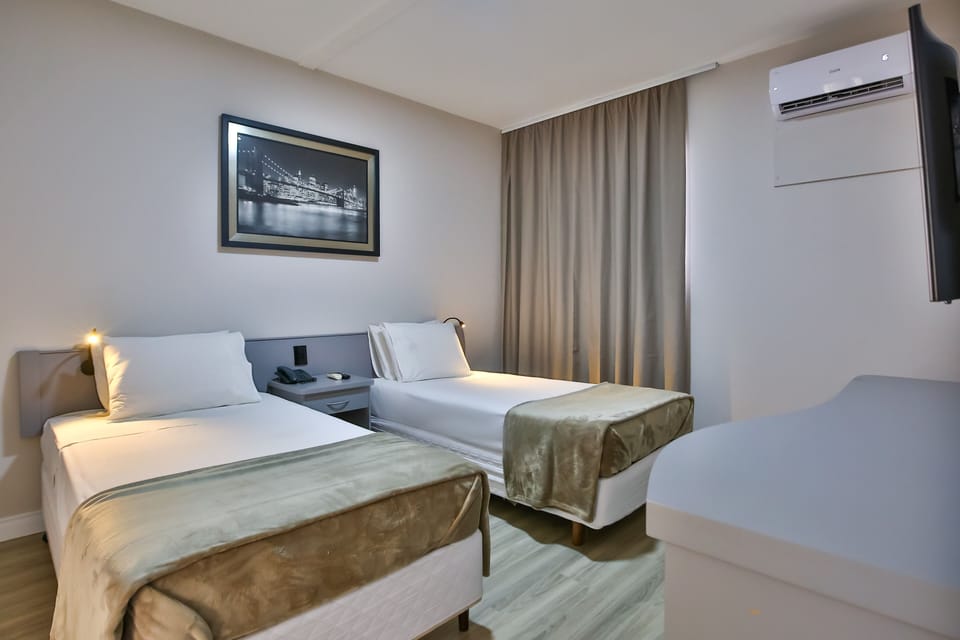 Superior Suite | Minibar, individually decorated, individually furnished, desk