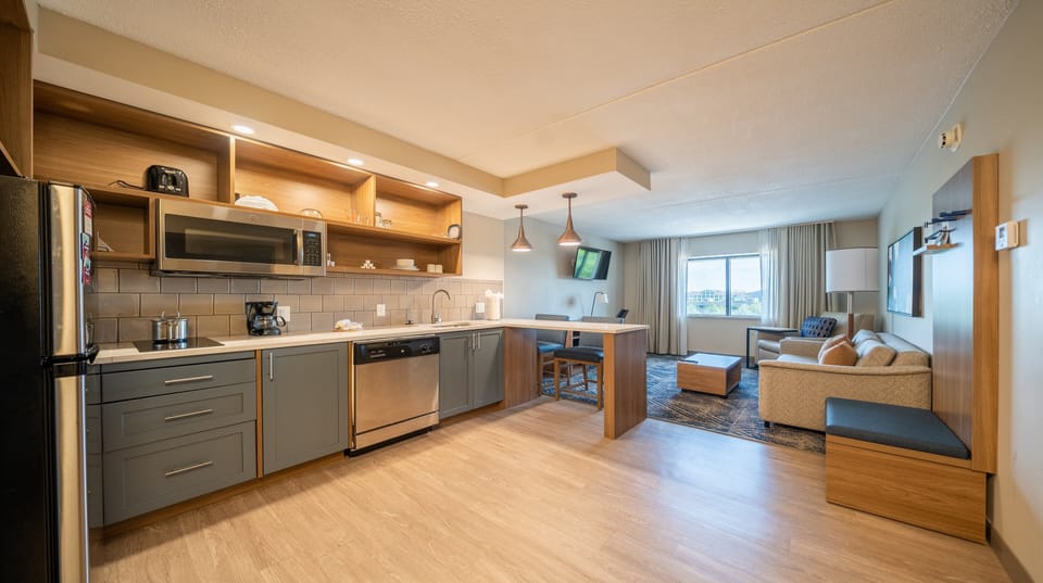 1 bedroom, premium bedding, pillowtop beds, desk
