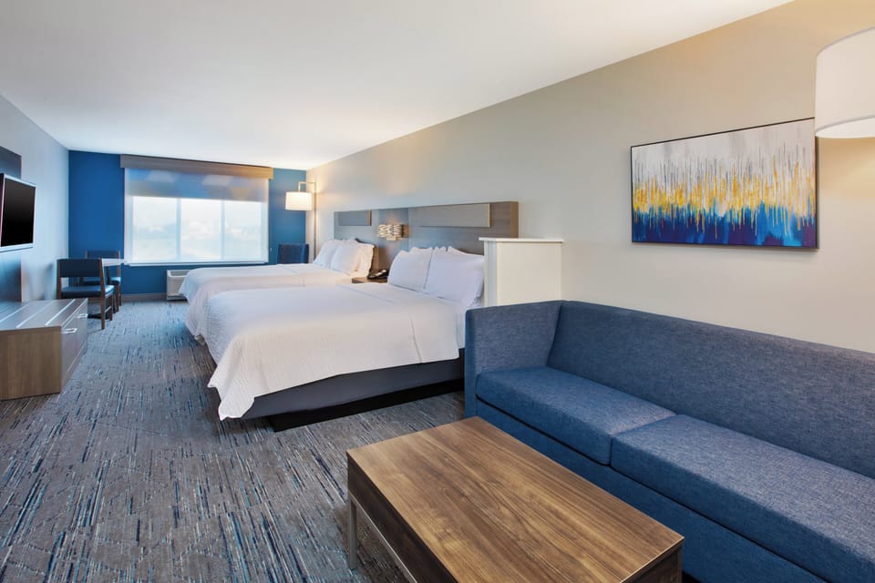 Suite, Multiple Beds | Hypo-allergenic bedding, in-room safe, desk, blackout drapes