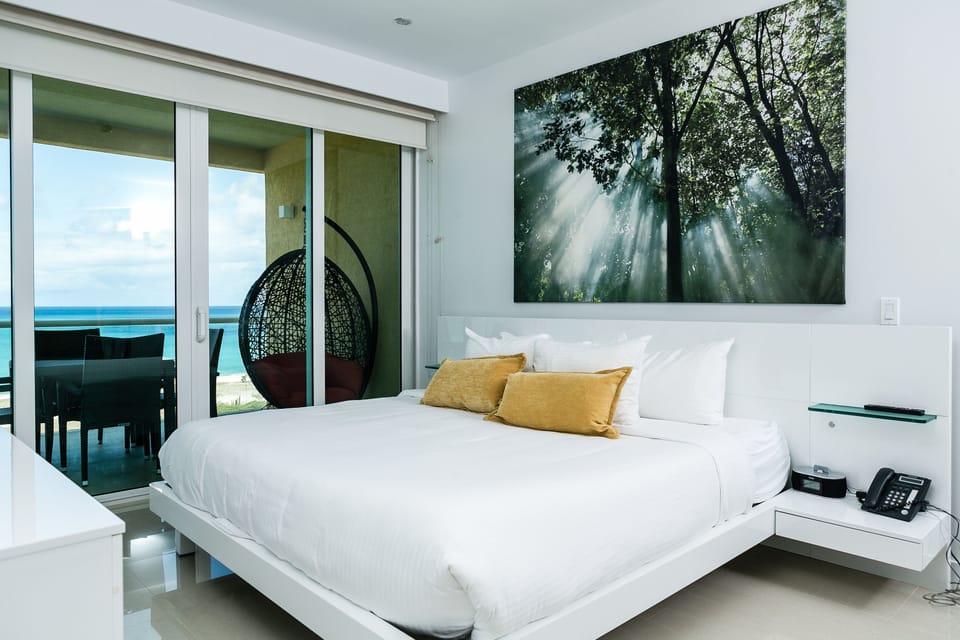 Master bedroom w/ king size bed
