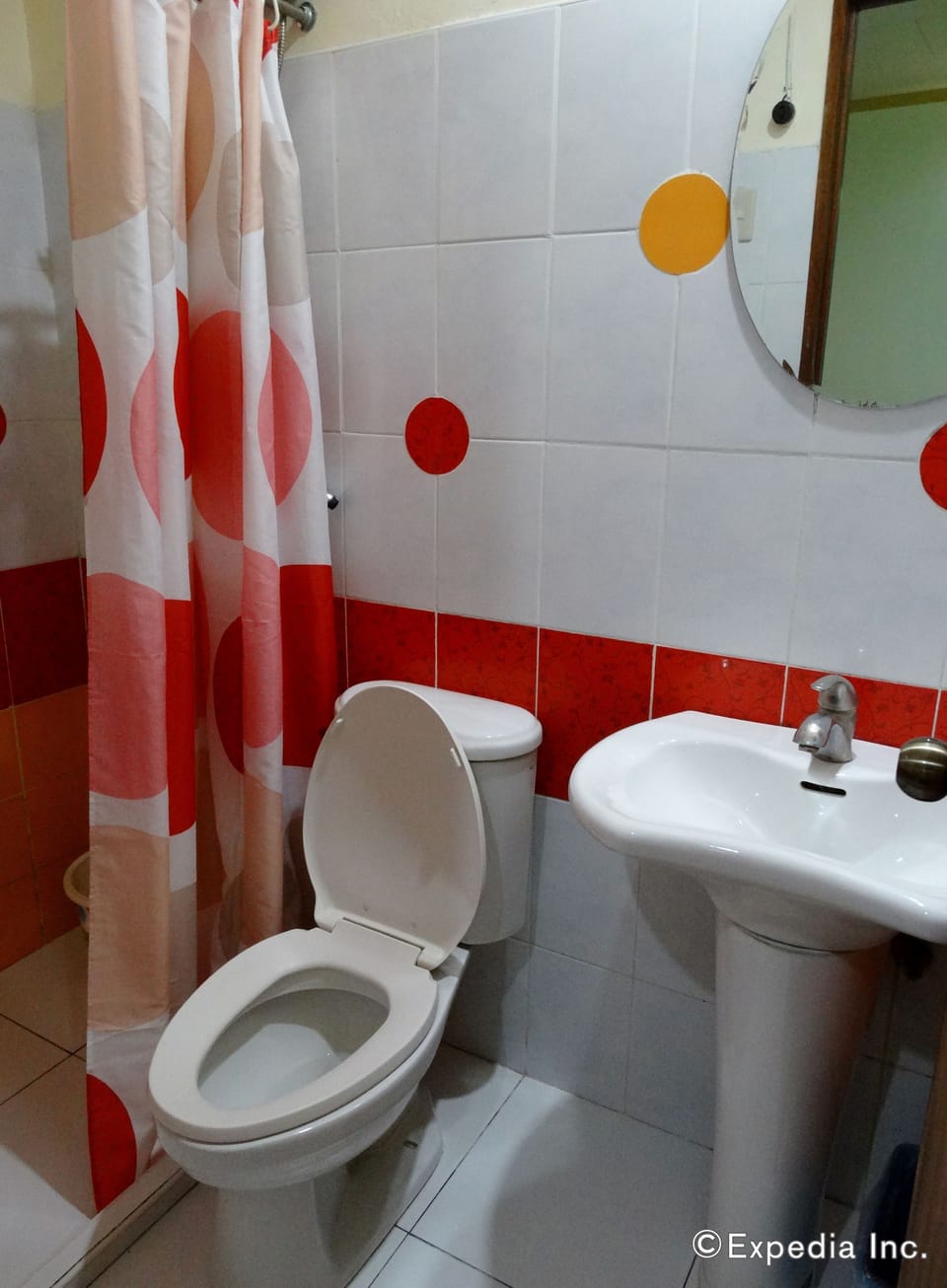 Premier Triple Room | Bathroom | Shower, towels