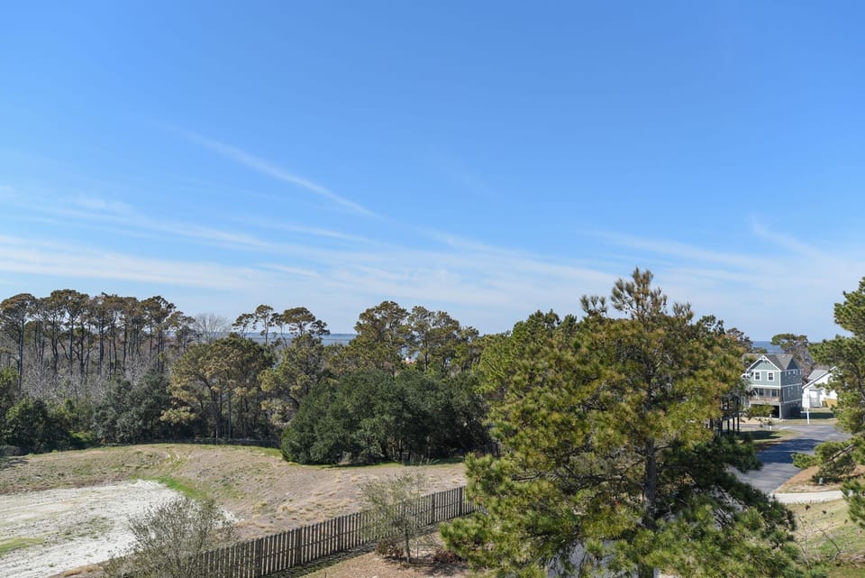 M829: Kiss Me Salty l Top Level Loft View West