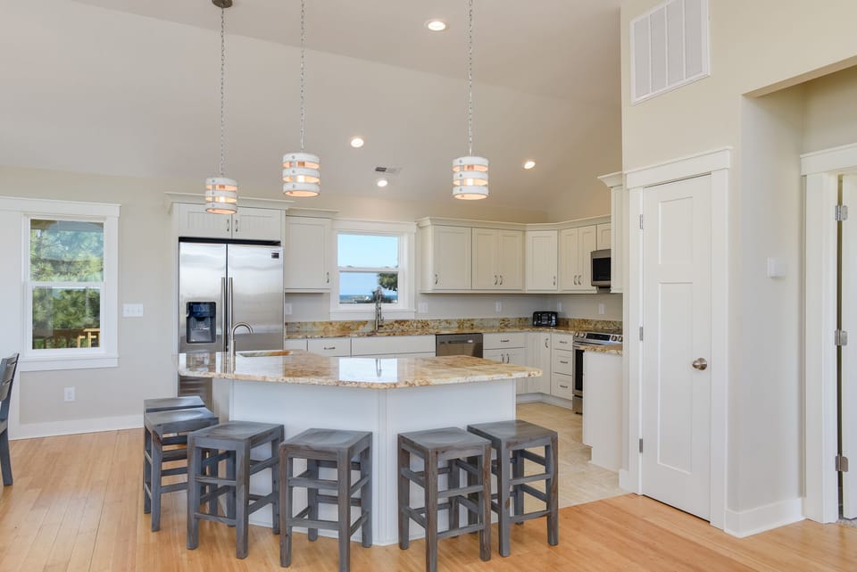 M829: Kiss Me Salty l Top Level Kitchen