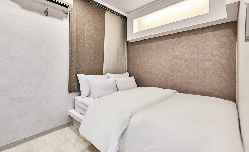 Standard Double Room (Friday,Saturday,Sunday- Check-in 8pm) | Bed sheets