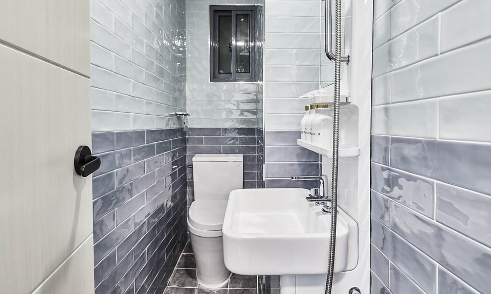 Presidential Double Room | Bathroom | Shower, hair dryer, bathrobes, heated floors