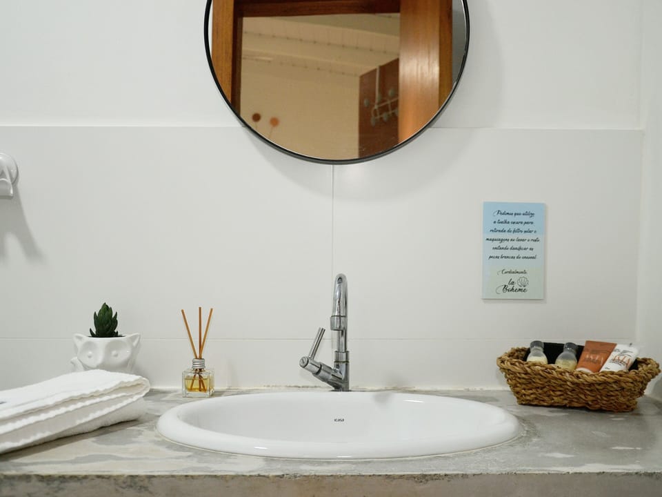 Standard Suite, 1 Queen Bed (6) | Bathroom | Shower, free toiletries, towels, soap