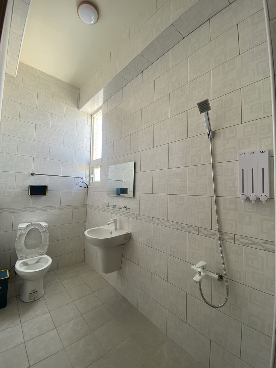 Comfort Studio Suite, Mixed Dorm, Non Smoking, Kitchen | Bathroom | Shower, hair dryer, slippers, towels