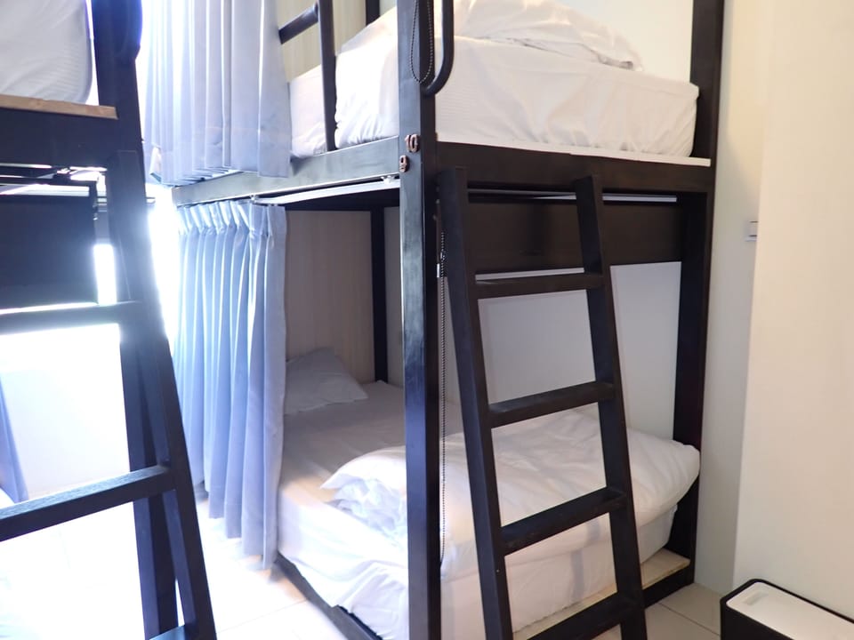 Comfort Studio Suite, Mixed Dorm, Non Smoking, Kitchen | Premium bedding, pillowtop beds, in-room safe, blackout drapes