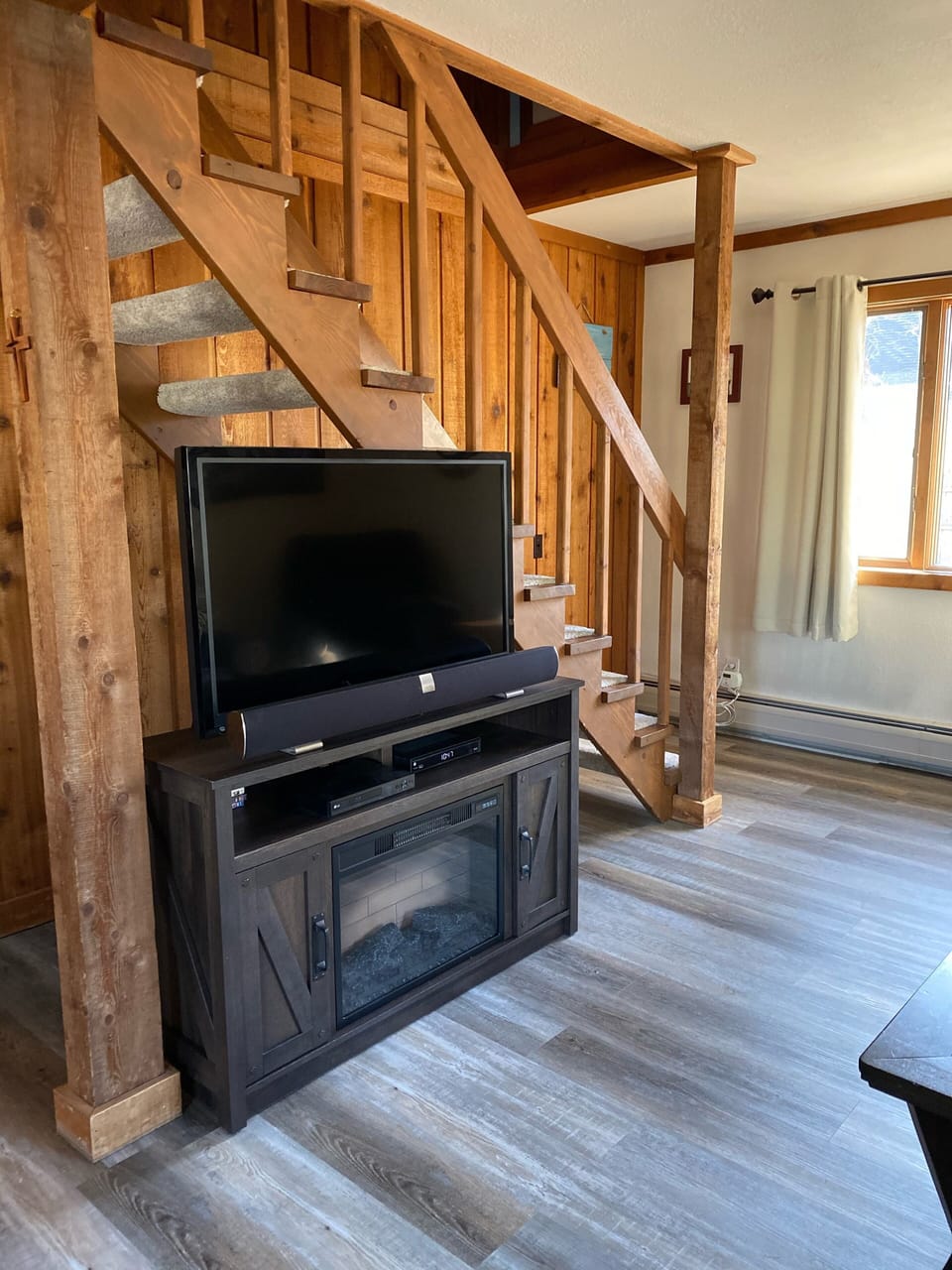 Open staircase to upper level