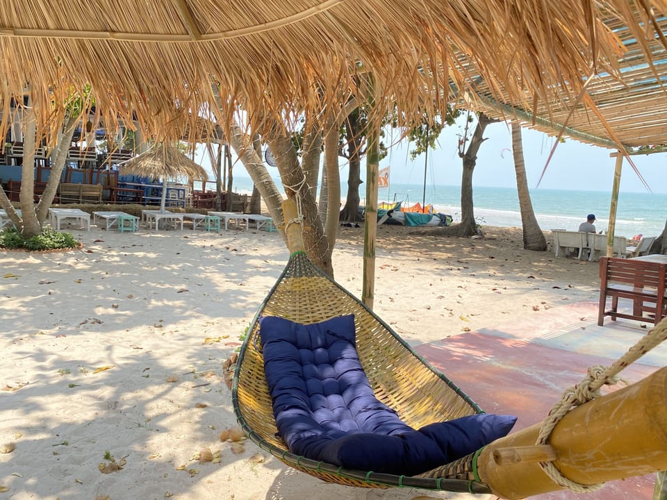 Beach House Camp Hotel in Pattaya City