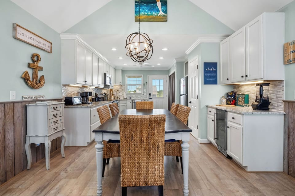 Dining / Kitchen Area - North