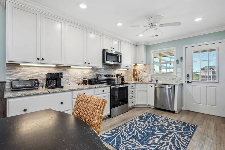 Dining / Kitchen Area - North