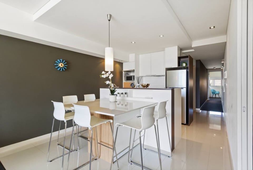 A modern dining setting with stylish accents and a spacious feel, ideal for shared meals and special gatherings.