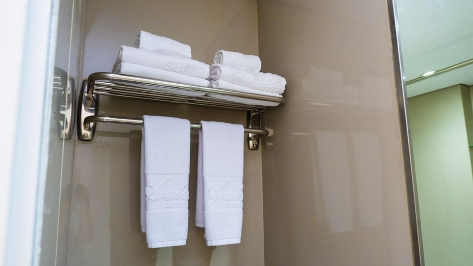 Corner Studio Suite | Bathroom amenities | Combined shower/tub, hair dryer, towels, soap
