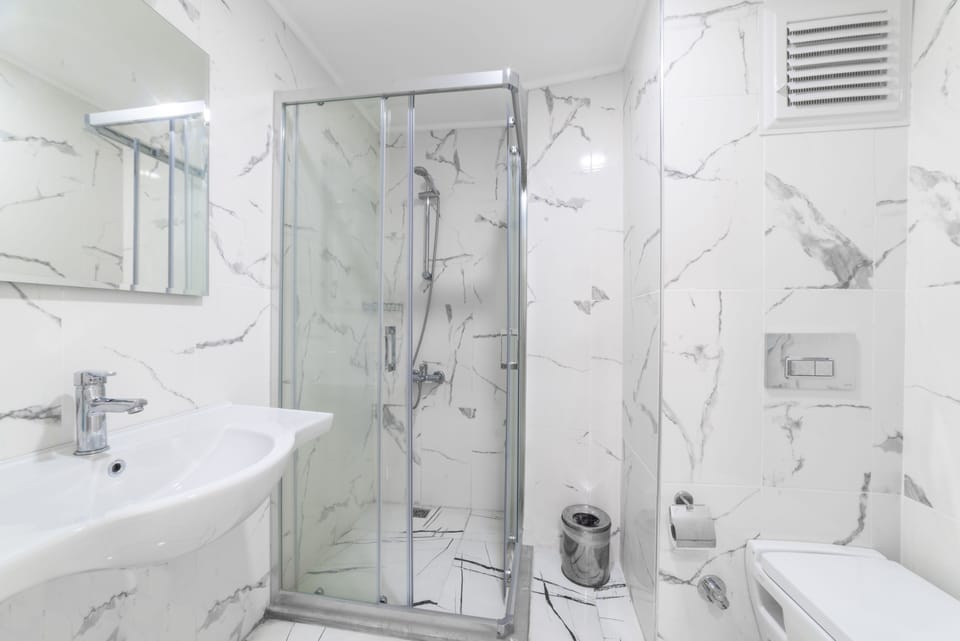 Teras Suite Oda | Bathroom | Hair dryer, towels, soap, shampoo