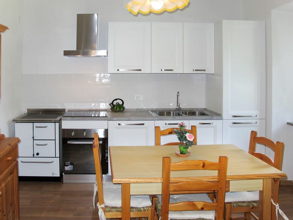 Furniture, Room, Kitchen, Countertop, Property, Cabinetry, Interior Design, Floor, Table, Dining Room
