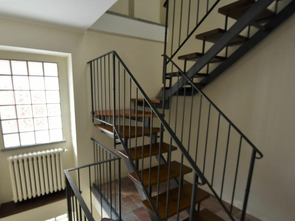 Stairs, Handrail, Iron, Baluster, Property, Building, Metal, Room, House, Real Estate
