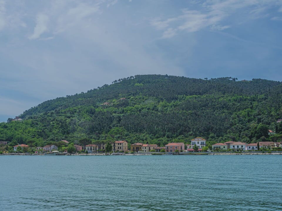 Cloud, Water, Sky, Water Resources, Building, Mountain, Highland, Coastal And Oceanic Landforms, Lake, Tree