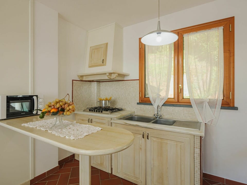 Property, Cabinetry, Countertop, Furniture, Sink, Interior Design, Table, Wood, Flower, Plumbing Fixture