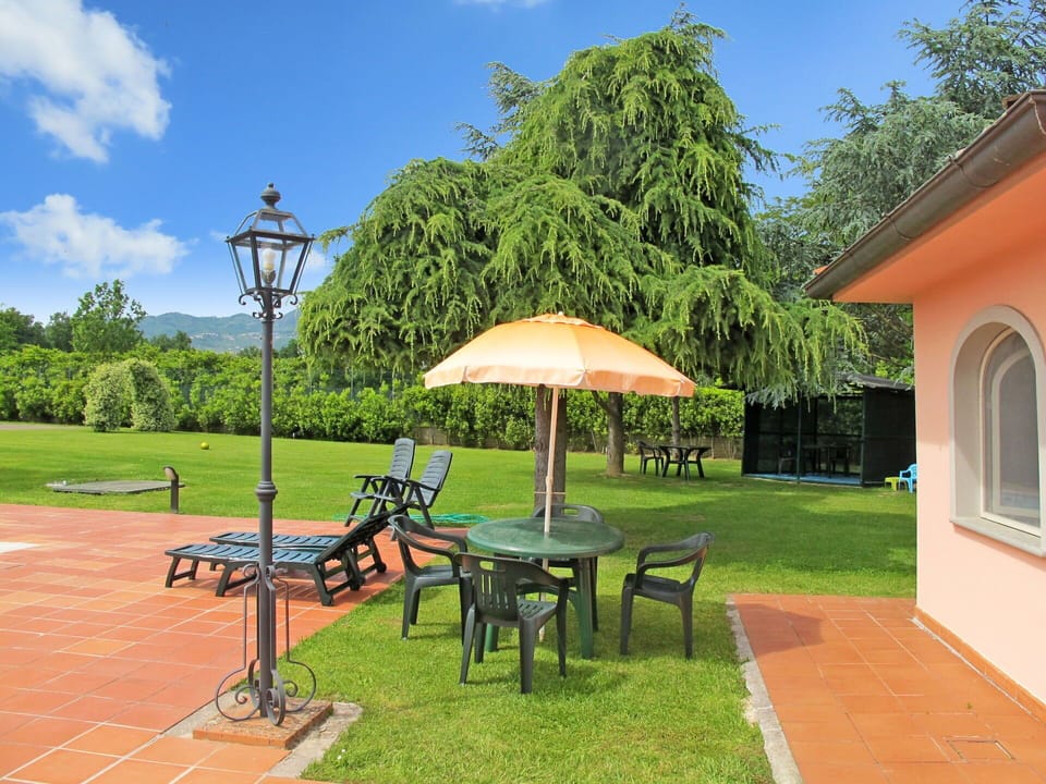 Property, Real Estate, Building, House, Hacienda, Room, Tree, Shade, Grass, Table