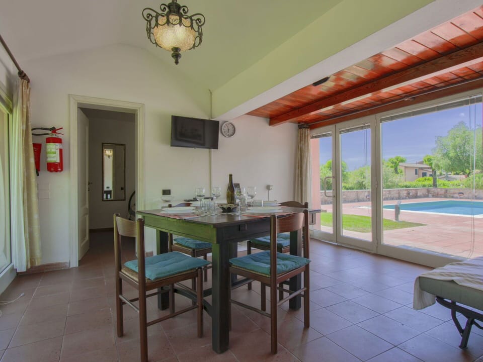 Furniture, Flooring, Ceiling, Interior Design, Floor, Kitchen & Dining Room Table, Chair, Table, Home, Countertop