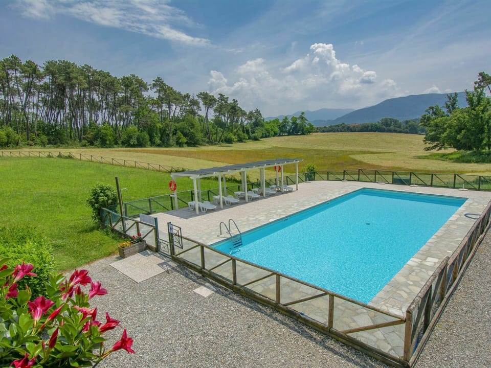 Sky, Cloud, Water, Plant, Swimming Pool, Tree, Flower, Land Lot, Rectangle, Shade