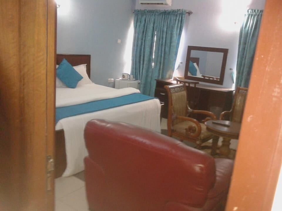 Deluxe Room | Minibar, desk, laptop workspace, blackout drapes