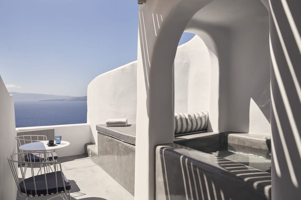 Alisaris Caves Bed and Breakfast in Oia