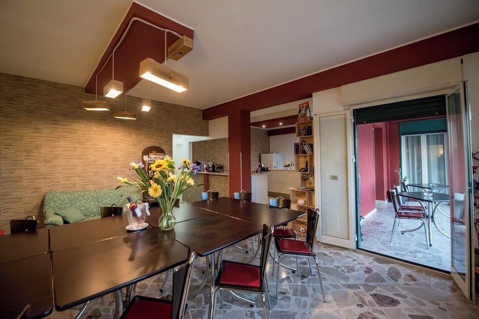 Room, 1 Bedroom, Accessible, Smoking | Dining