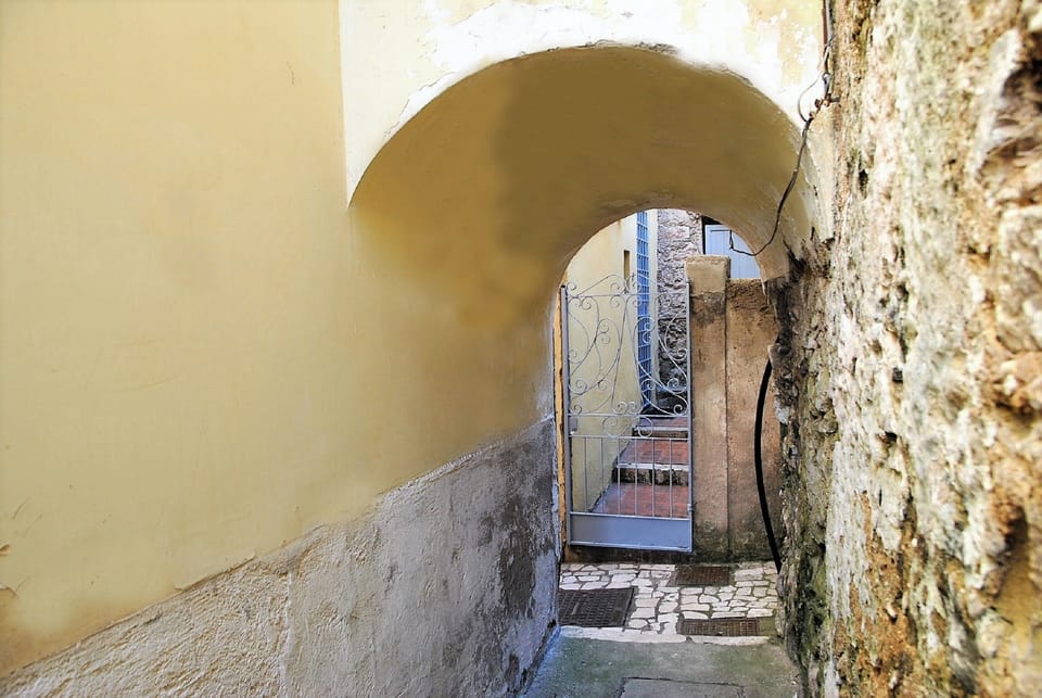 House, 3 Bedrooms, Terrace, City View | Property entrance