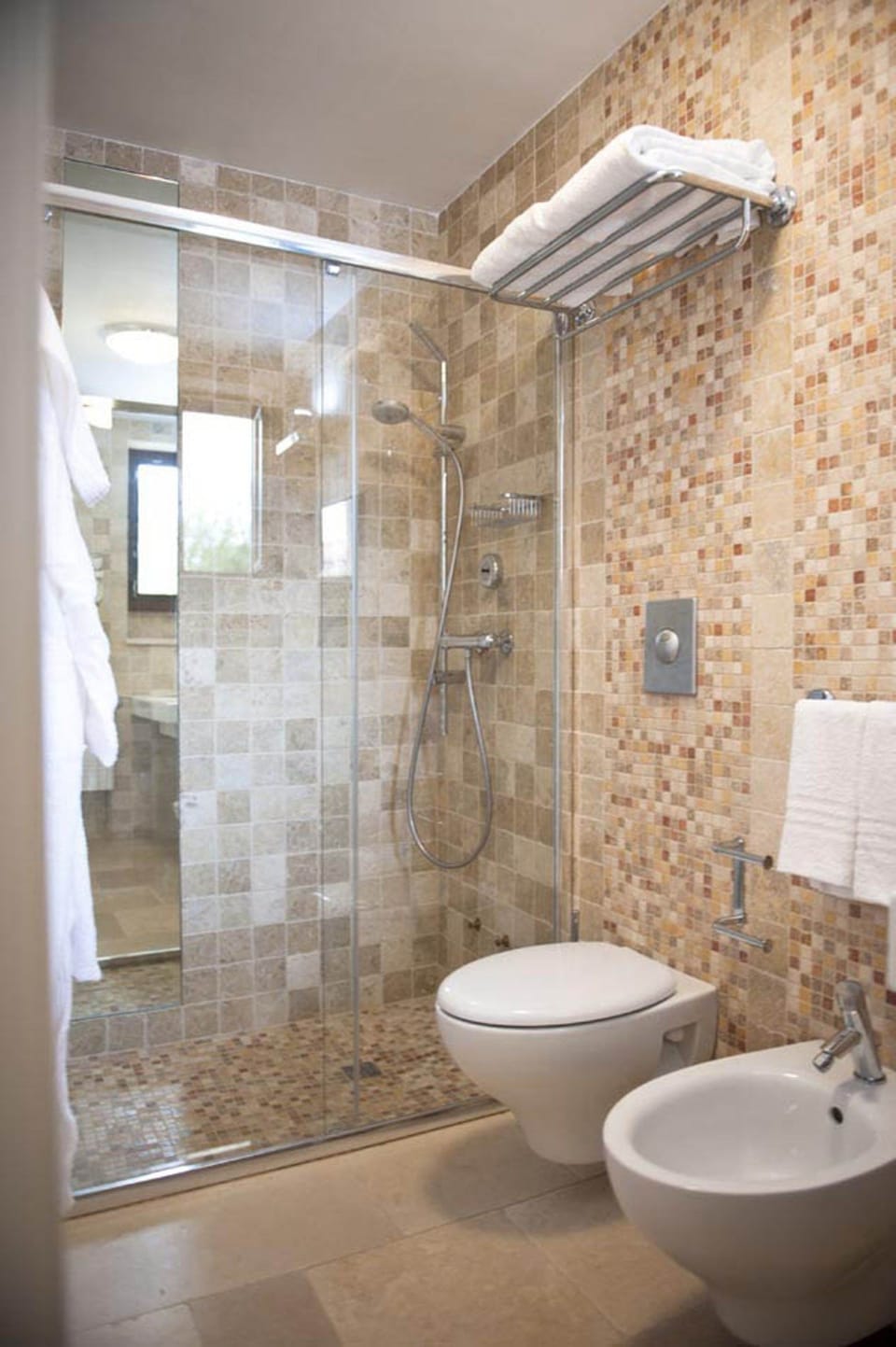 Shower, free toiletries, hair dryer, bidet