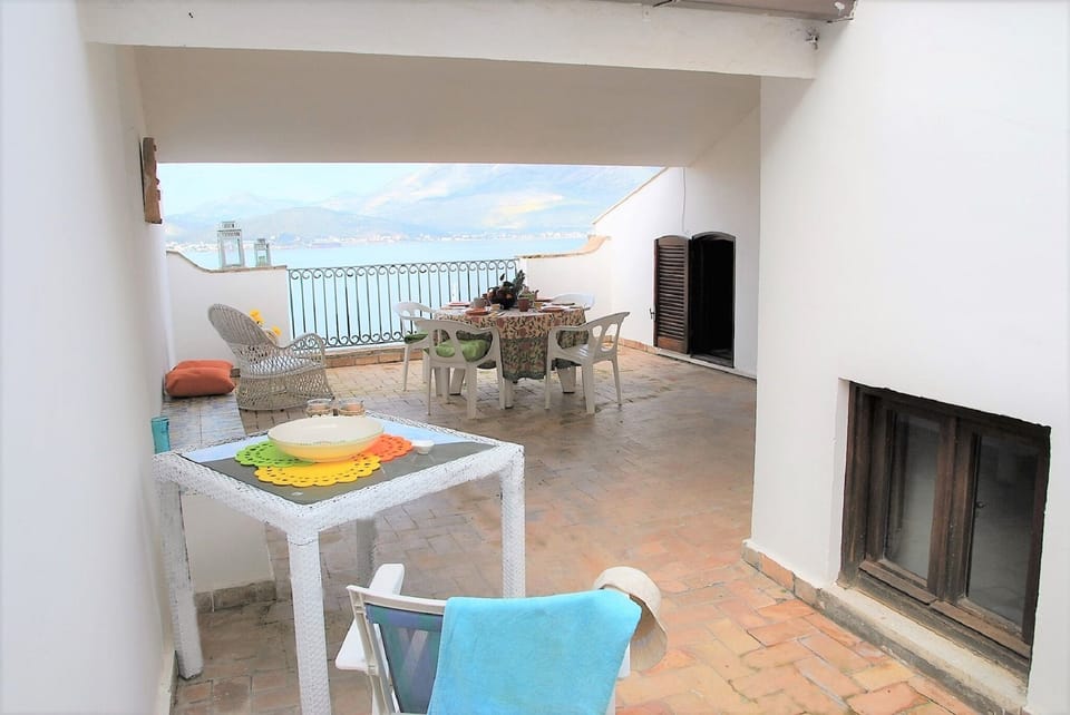 House, 2 Bedrooms, Terrace, City View | Terrace/patio