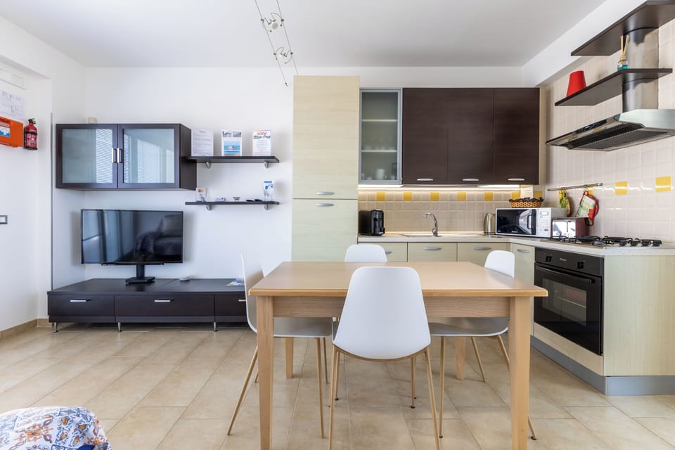Apartment, 2 Bedrooms, Smoking, Balcony | Interior