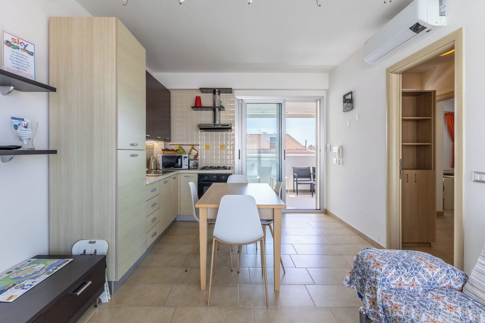Apartment, 2 Bedrooms, Smoking, Balcony | Living room
