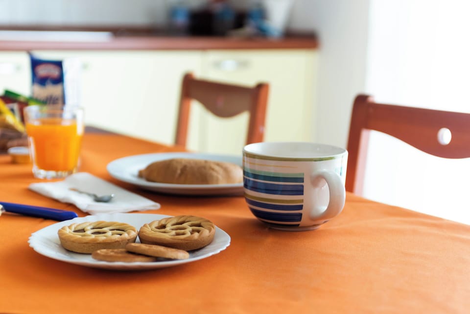 Room, 1 Bedroom, Accessible, Smoking | Breakfast meal