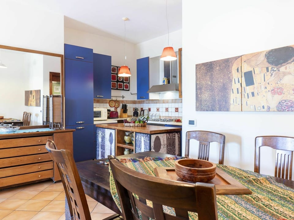 Property, Picture Frame, Wood, Shelving, Table, Shelf, Kitchen, Cabinetry, Interior Design, House