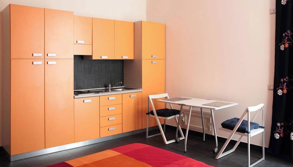 Apartment, 1 Bedroom, Balcony, Garden View | Dining