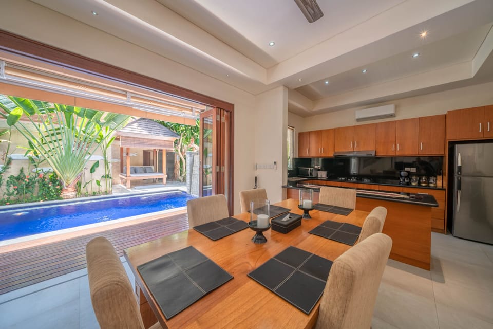 Villa, 3 Bedrooms | In-room dining
