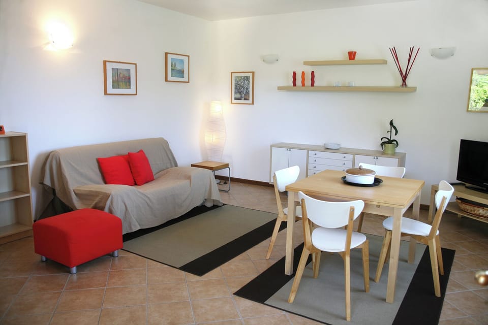 Apartment, 2 Bedrooms, Smoking, Patio | Lounge