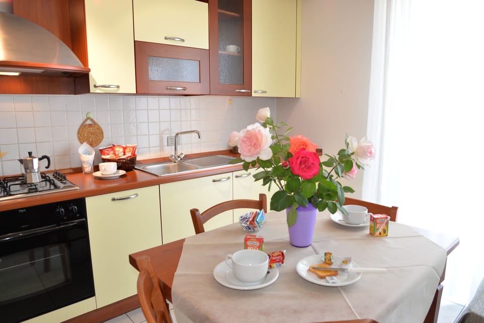 Apartment, 1 Bedroom, Smoking, Balcony | Private kitchen